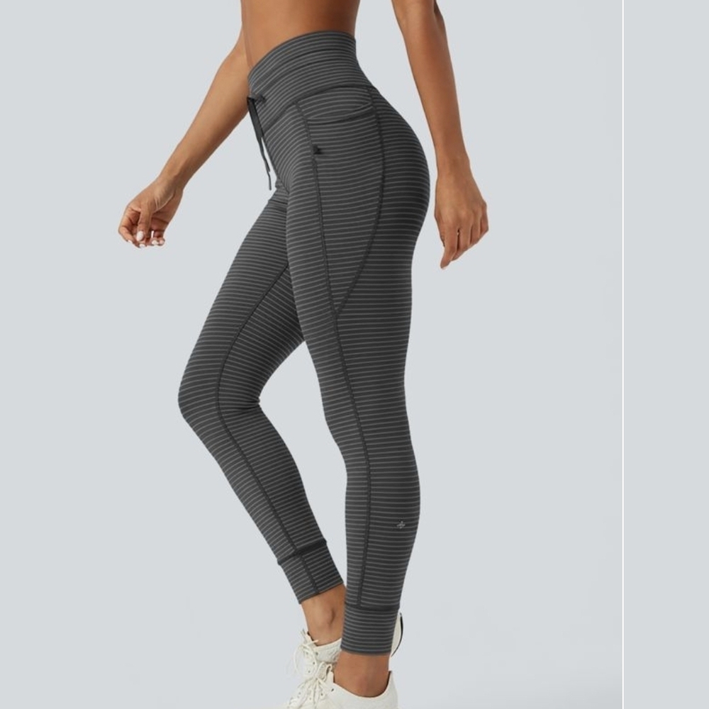 NWT ✨️✨️HALARA Charcoal Striped Leggings